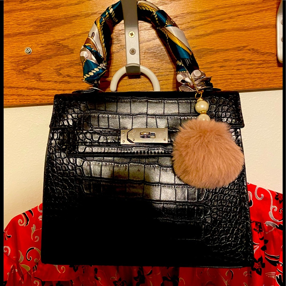 WOMEN PURSES & HANDBAG